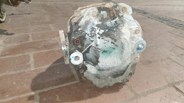 Foto: HINTERACHSTZRIEBE / DIFFERENTIAL eines Mercedes-Benz E 200 LX