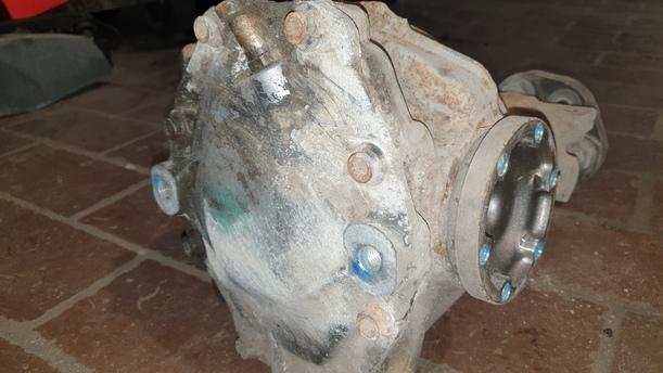 Foto: HINTERACHSTZRIEBE / DIFFERENTIAL eines Mercedes-Benz E 200 LX