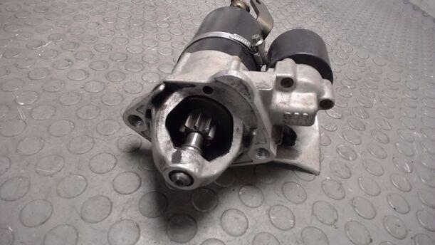Foto: ANLASSER / STARTER eines VW Passat 1.6 LX