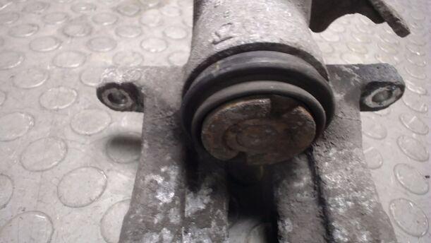 Foto: BREMSSATTEL HINTEN LINKS ( LUCAS ) eines VW Passat 1.6 LX
