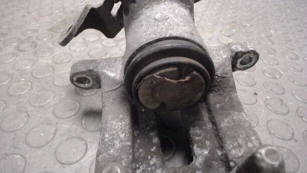 Foto: BREMSSATTEL HINTEN RECHTS ( LUCAS ) eines VW Passat 1.6 LX