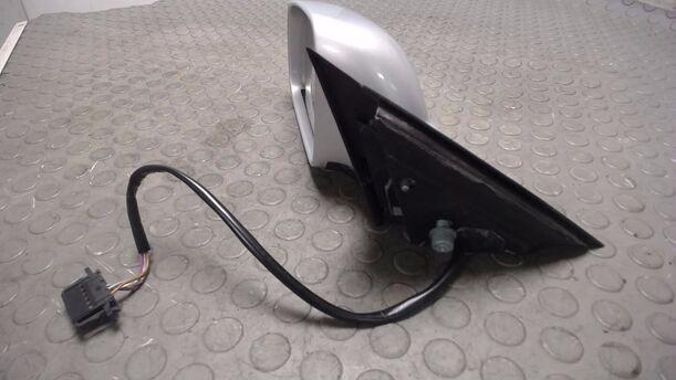 Foto: AUSSENSPIEGEL ELEKTRISCH VERSTELLBAR / HEIZBAR LINKS eines VW Passat 1.6 LX