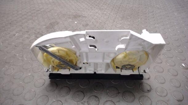 Foto: HEIZUNGSBETÄTIGUNG ( KLIMAANLAGE ) eines VW Passat 1.6 LX