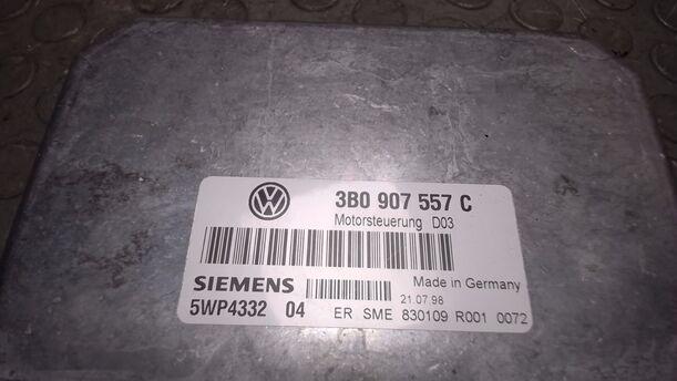 Foto: STEUERGERÄT EINSPRITZUNG / MOTORSTEUERGERÄT eines VW Passat 1.6 LX