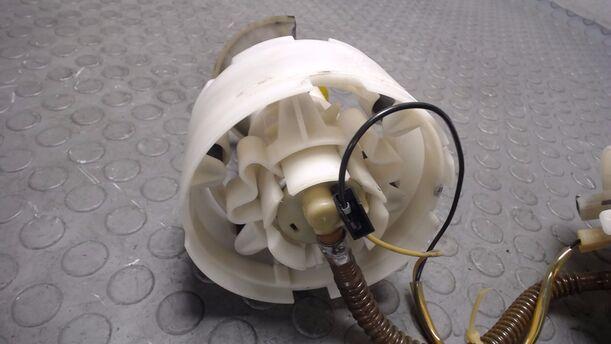 Foto: KRAFTSTOFFPUMPE eines VW Passat 1.6 LX
