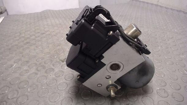 Foto: HAUPTBREMSAGGREGAT ABS eines VW Passat 1.6 LX