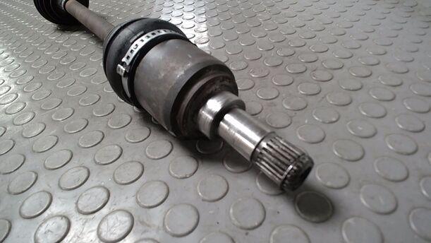 Foto: ANTRIEBSWELLE LINKS ( SCHALTGETRIEBE ) eines Ford Ka 1.2 LX