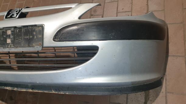 Foto: STOSSFÄNGER / STOSSSTANGE VORN eines Peugeot 307 SW 135 LX