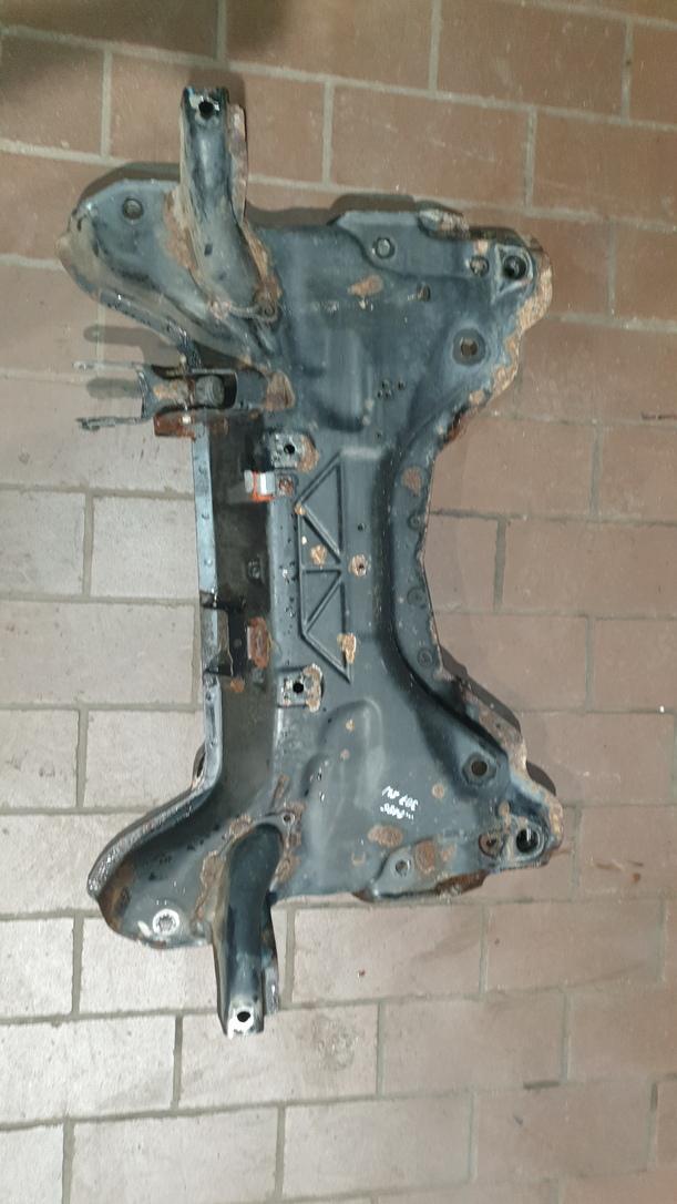 Foto: ACHSE VORN / VORDERACHSTRÄGER eines Peugeot 307 SW 135 LX