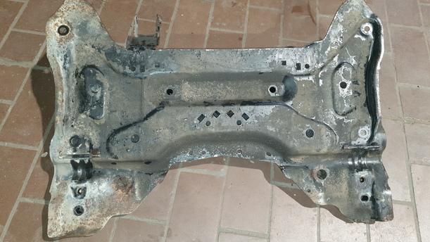 Foto: ACHSE VORN / VORDERACHSTRÄGER eines Peugeot 307 SW 135 LX