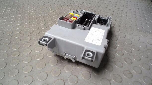 Foto: SICHERUNGSKASTEN eines Ford Ka 1.2 LX