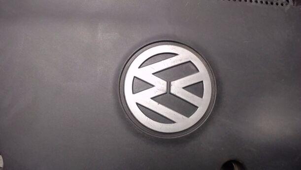 Foto: MOTORBADECKUNG eines VW Passat 1.6 LX