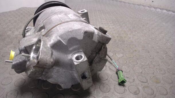 Foto: KOMPRESSOR KLIMAANLAGE / KLIMAKOMPRESSOR eines VW Passat 1.6 LX