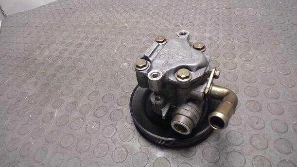 Foto: PUMPE SERVOLENKUNG / SERVOPUMPE eines VW Passat 1.6 LX