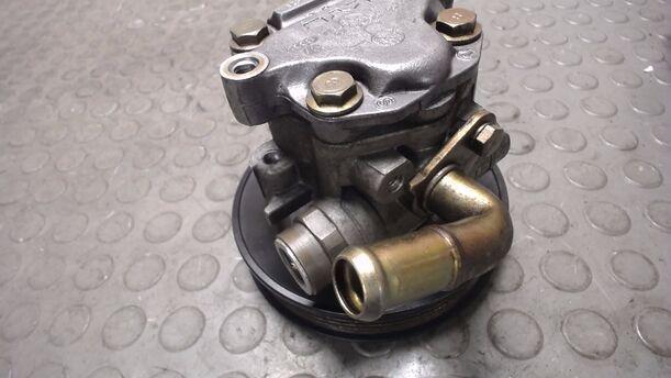 Foto: PUMPE SERVOLENKUNG / SERVOPUMPE eines VW Passat 1.6 LX