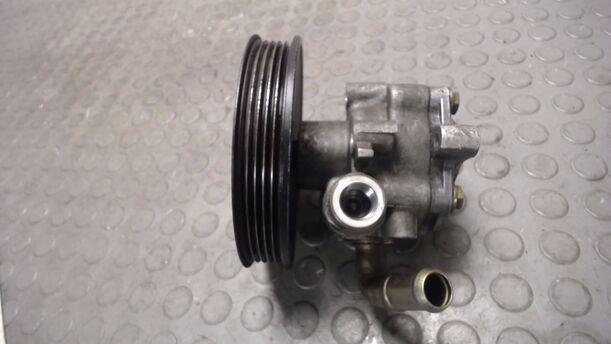 Foto: PUMPE SERVOLENKUNG / SERVOPUMPE eines VW Passat 1.6 LX