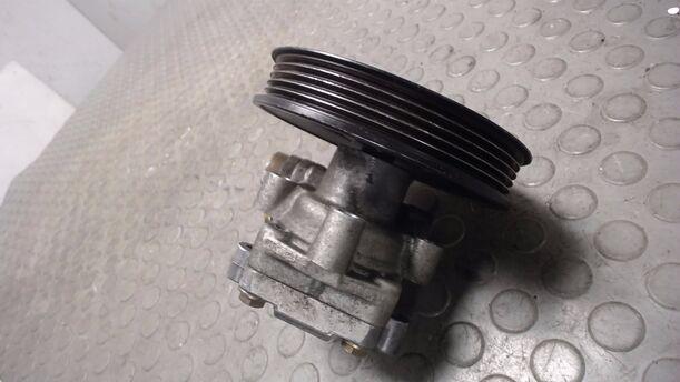 Foto: PUMPE SERVOLENKUNG / SERVOPUMPE eines VW Passat 1.6 LX