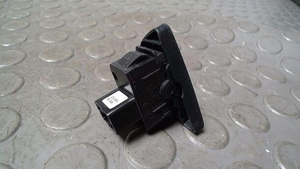 Foto: FENSTERHEBERSCHALTER LINKS eines Ford Ka 1.2 LX