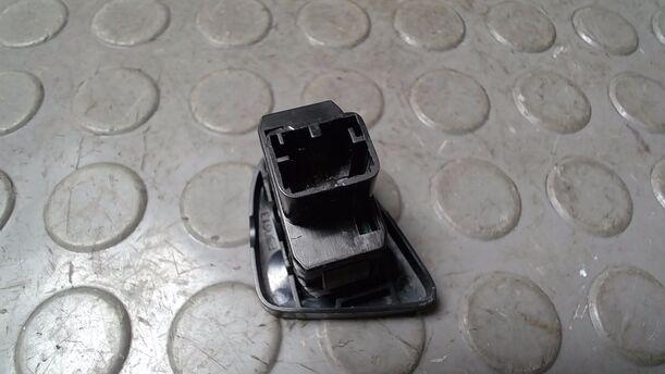 Foto: FENSTERHEBERSCHALTER LINKS eines Ford Ka 1.2 LX