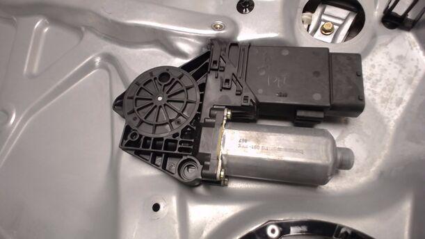 Foto: FENSTERHEBER ELEKTRISCH VORNE LINKS eines VW Passat 1.6 LX