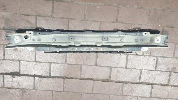 Foto: VERSTÄRKUNG STOSSSTANGE VORN eines Opel Astra 2.0 Caravan LX