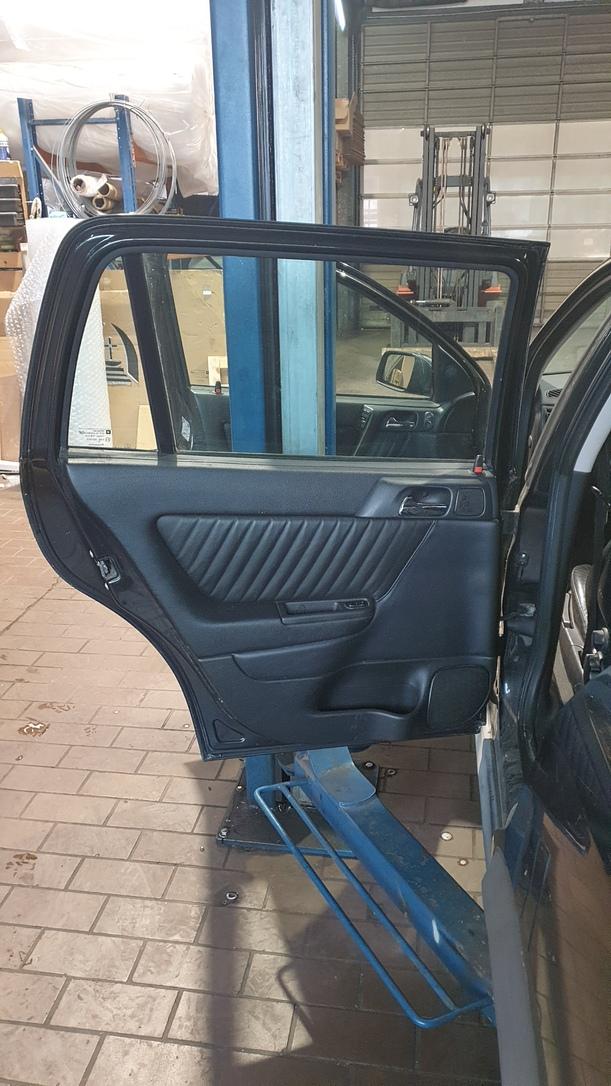 Foto: TÜR HINTEN LINKS eines Opel Astra 2.0 Caravan LX