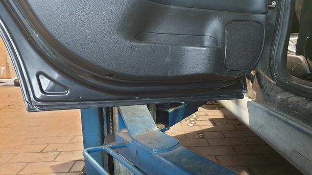 Foto: TÜR HINTEN LINKS eines Opel Astra 2.0 Caravan LX