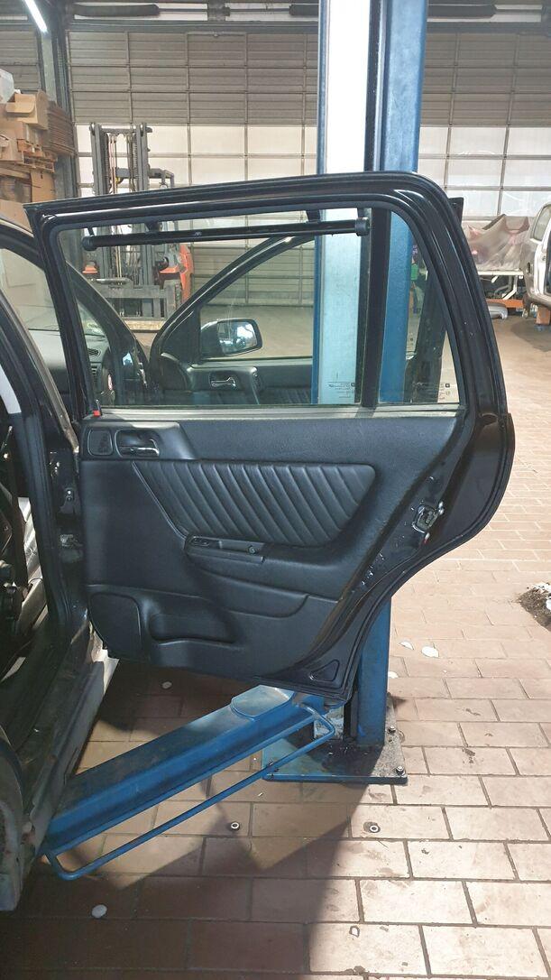 Foto: TÜR HINTEN RECHTS eines Opel Astra 2.0 Caravan LX