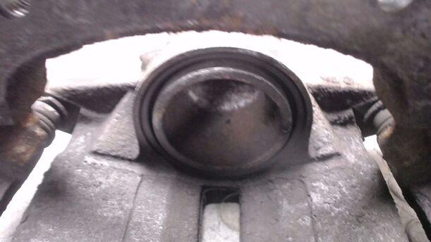 Foto: BREMSSATTEL VORNE LINKS ( BOSCH ) eines Ford Mondeo 2.0 Turnier LX