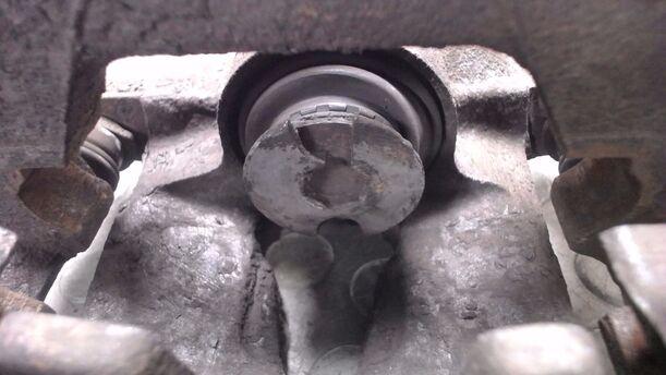 Foto: BREMSSATTEL HINTEN LINKS eines Ford Mondeo 2.0 Turnier LX