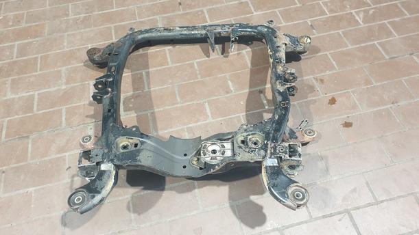 Foto: VORDERACHSE / ACHSTRÄGER VORN eines Opel Astra 2.0 Caravan LX