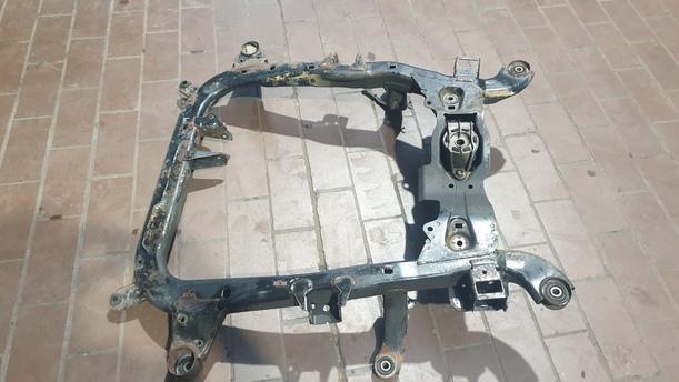 Foto: VORDERACHSE / ACHSTRÄGER VORN eines Opel Astra 2.0 Caravan LX