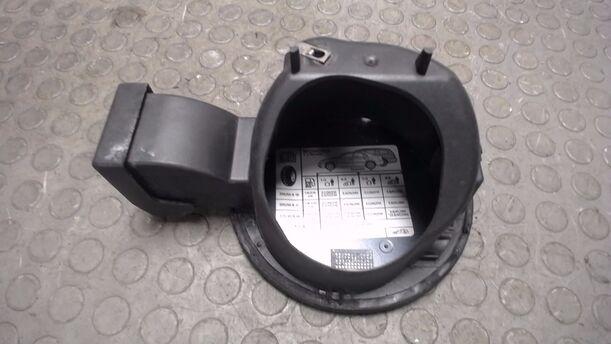 Foto: TANKKLAPPE / TANKDECKEL eines Ford Mondeo 2.0 Turnier LX