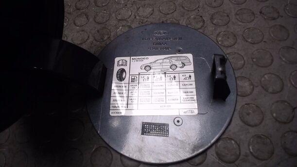 Foto: TANKKLAPPE / TANKDECKEL eines Ford Mondeo 2.0 Turnier LX