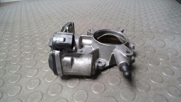 Foto: DROSSELKLAPPENSTUTZEN/ DROSSELKLAPPE eines Opel Astra 2.0 CDTI DPF ecoFLEX SportsTourer Start/Stop