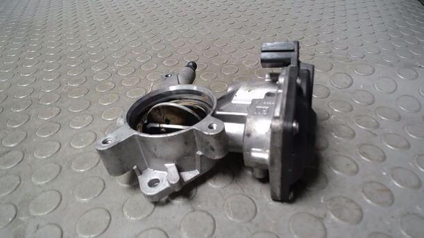 Foto: DROSSELKLAPPENSTUTZEN/ DROSSELKLAPPE eines Opel Astra 2.0 CDTI DPF ecoFLEX SportsTourer Start/Stop