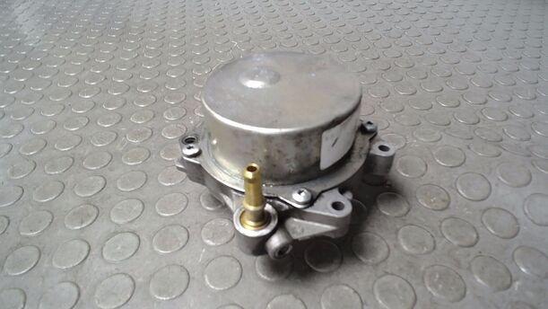 Foto: VAKUUMPUMPE eines Opel Astra 2.0 CDTI DPF ecoFLEX SportsTourer Start/Stop