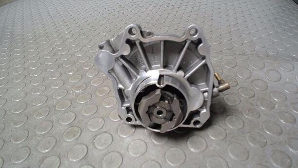 Foto: VAKUUMPUMPE eines Opel Astra 2.0 CDTI DPF ecoFLEX SportsTourer Start/Stop