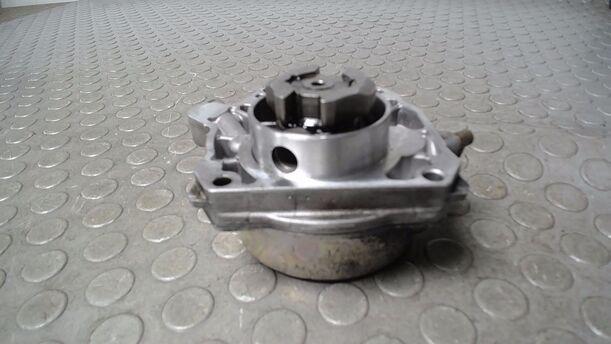 Foto: VAKUUMPUMPE eines Opel Astra 2.0 CDTI DPF ecoFLEX SportsTourer Start/Stop