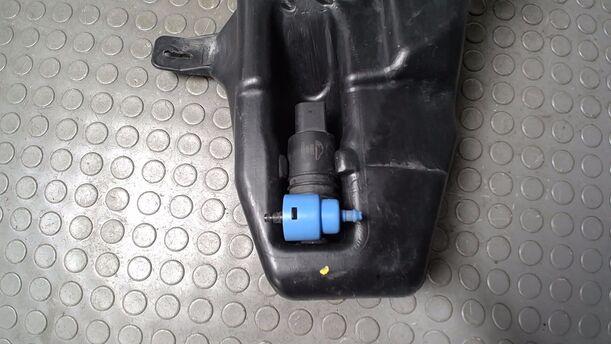 Foto: SCHEIBENWASCHBEHÄLTER eines Opel Astra 2.0 CDTI DPF ecoFLEX SportsTourer Start/Stop