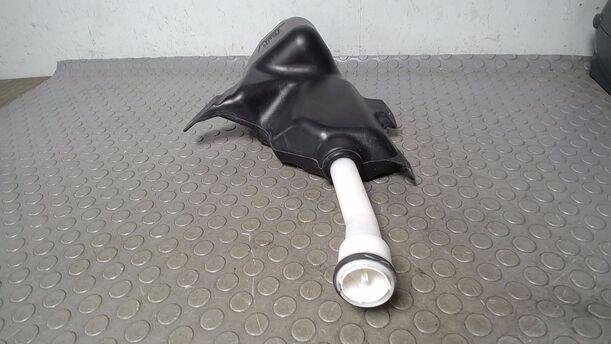 Foto: SCHEIBENWASCHBEHÄLTER eines Opel Astra 2.0 CDTI DPF ecoFLEX SportsTourer Start/Stop