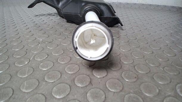 Foto: SCHEIBENWASCHBEHÄLTER eines Opel Astra 2.0 CDTI DPF ecoFLEX SportsTourer Start/Stop