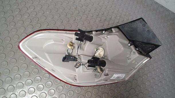 Foto: HECKLEUCHTE/ RÜCKLEUCHTE RECHTS ( SPORTSTOURER ) eines Opel Astra 2.0 CDTI DPF ecoFLEX SportsTourer Start/Stop