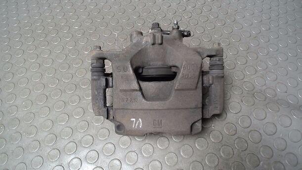 Foto: BREMSSATTEL VORN LINKS ( GM ) eines Opel Astra 2.0 CDTI DPF ecoFLEX SportsTourer Start/Stop