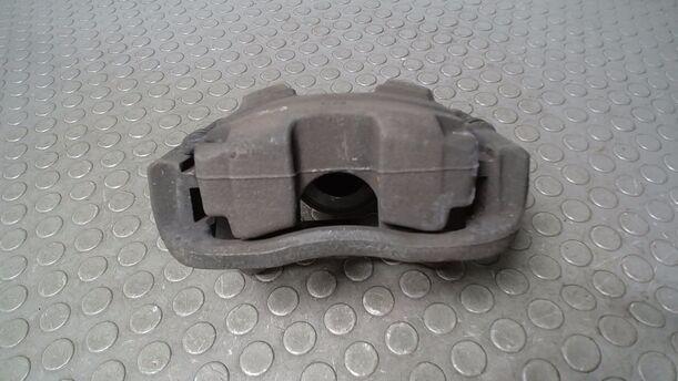 Foto: BREMSSATTEL VORN LINKS ( GM ) eines Opel Astra 2.0 CDTI DPF ecoFLEX SportsTourer Start/Stop