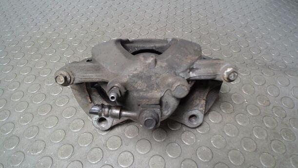 Foto: BREMSSATTEL VORN LINKS ( GM ) eines Opel Astra 2.0 CDTI DPF ecoFLEX SportsTourer Start/Stop