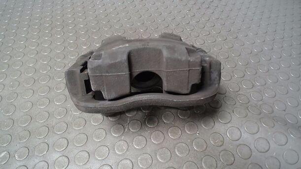Foto: BREMSSATTEL VORN RECHTS ( GM ) eines Opel Astra 2.0 CDTI DPF ecoFLEX SportsTourer Start/Stop