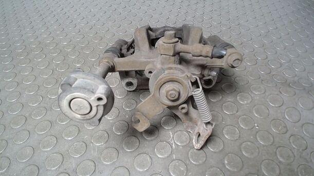 Foto: BREMSSATTEL HINTEN LINKS ( GM ) eines Opel Astra 2.0 CDTI DPF ecoFLEX SportsTourer Start/Stop