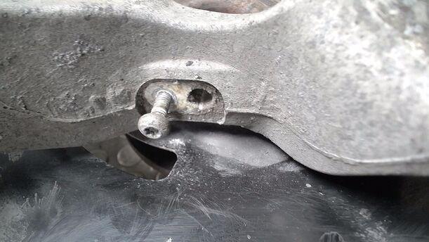 Foto: ACHSSCHENKEL VORN RECHTS ( ABS SENSOR FEHLT ) eines Opel Astra 2.0 CDTI DPF ecoFLEX SportsTourer Start/Stop