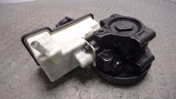 Foto: PUMPE SERVOLENKUNG / SERVOPUMPE eines Ford Mondeo 2.0 Turnier LX